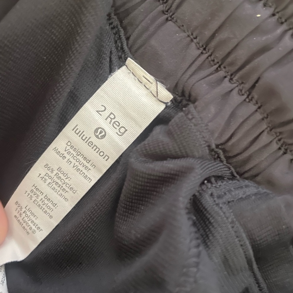 Black lululemon regular hottie hot shorts 2.5 length - Picture 3 of 3